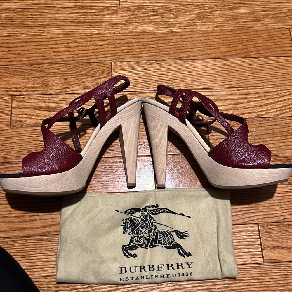 Burberry - Picture 2 of 4